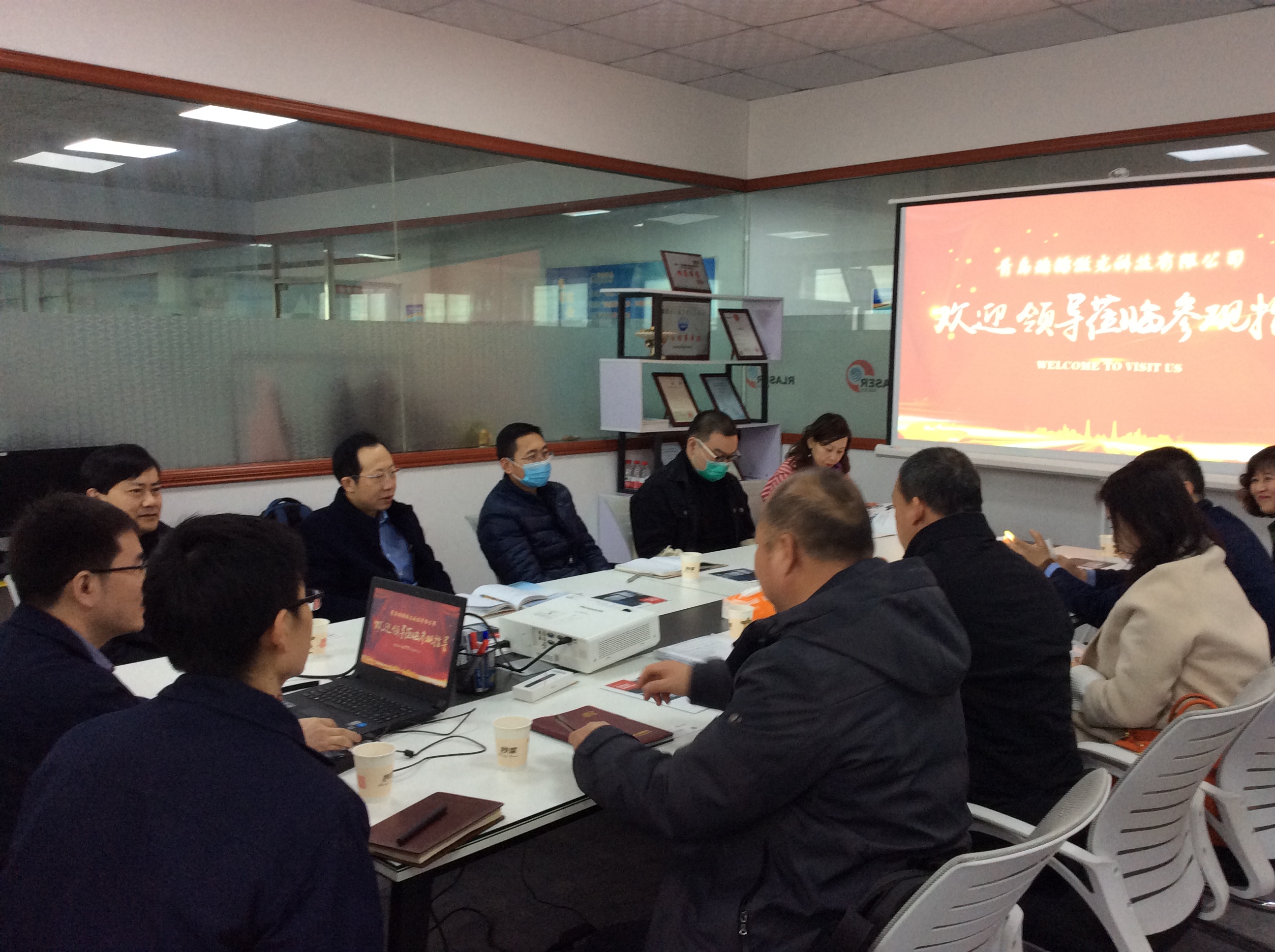山東省科學(xué)院激光研究所與青島市科技裝備業(yè)商會(huì)專(zhuān)家領(lǐng)導(dǎo)到廠參觀調(diào)研